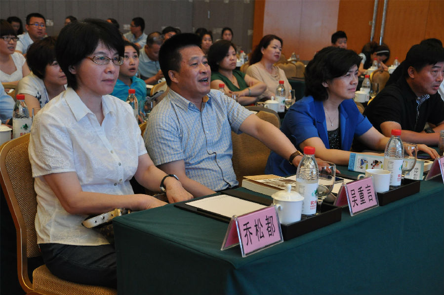 喬冠華女兒受邀參加論壇活動(dòng).jpg