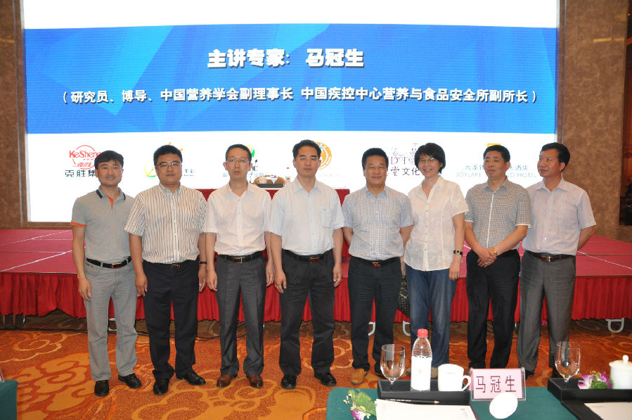 建湖縣縣委常委、宣傳部長(zhǎng)、科協(xié)等部門(mén)領(lǐng)導(dǎo),喬冠華女兒?jiǎn)趟啥嫉纫黄鸷嫌?jpg
